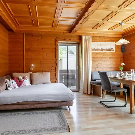 Appartement Haus Weissbacher 1 *
